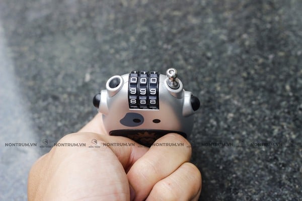 khóa nón bảo hiểm