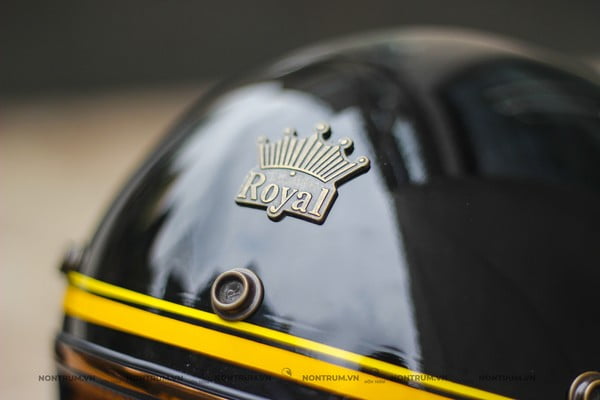 nón royal m20c đen line vàng