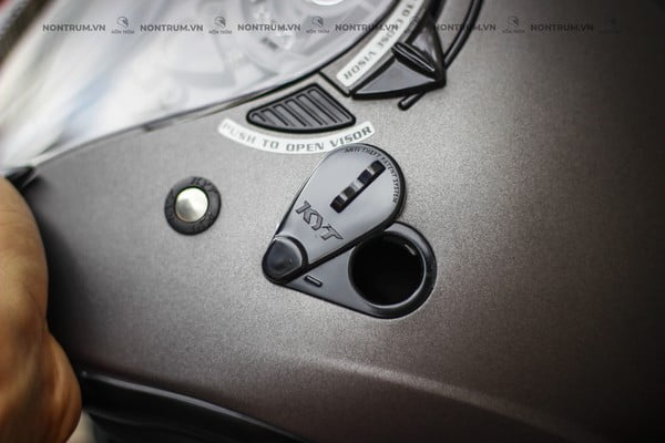 nón bảo hiểm 3/4 KYT đen nhám