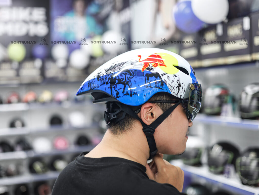 ジャンクRed Bull Branded Cooler SM R600a Red Bull Curates Canvas