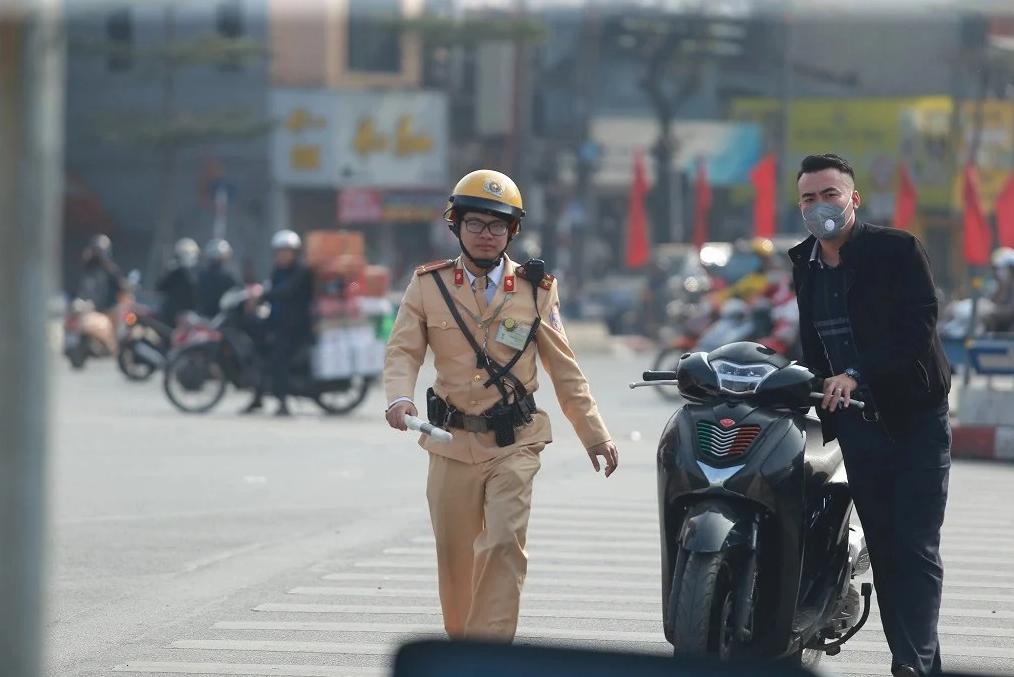 Lỗi không mũ bảo hiểm có nộp phạt tại chỗ được không